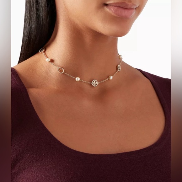 NWT Authentic Luxury Minimalist Tory Burch Crystal Pearl Logo Necklace - Picture 6 of 17
